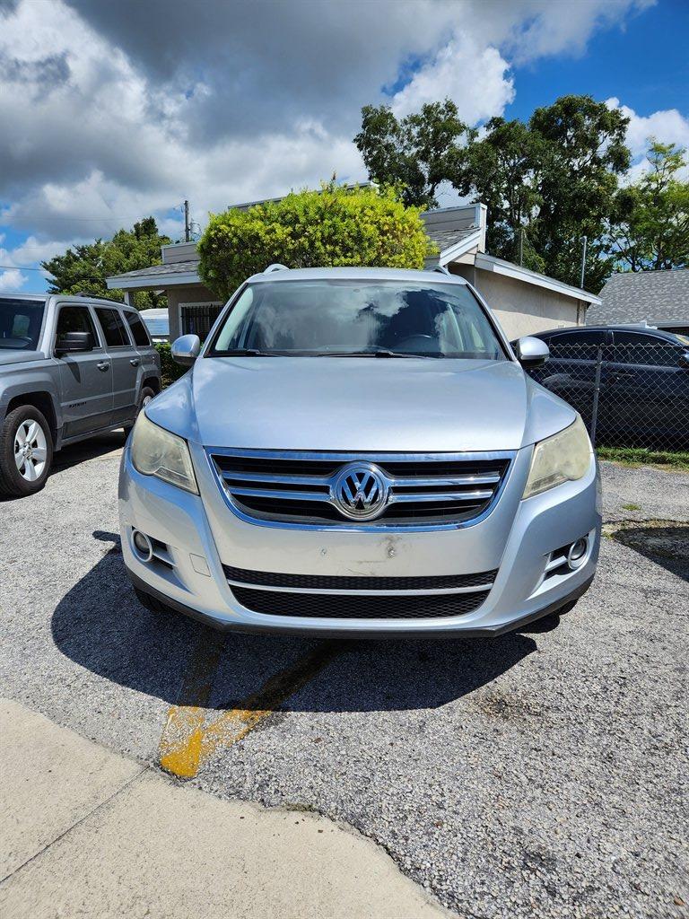 2011 Volkswagen Tiguan SE's photo